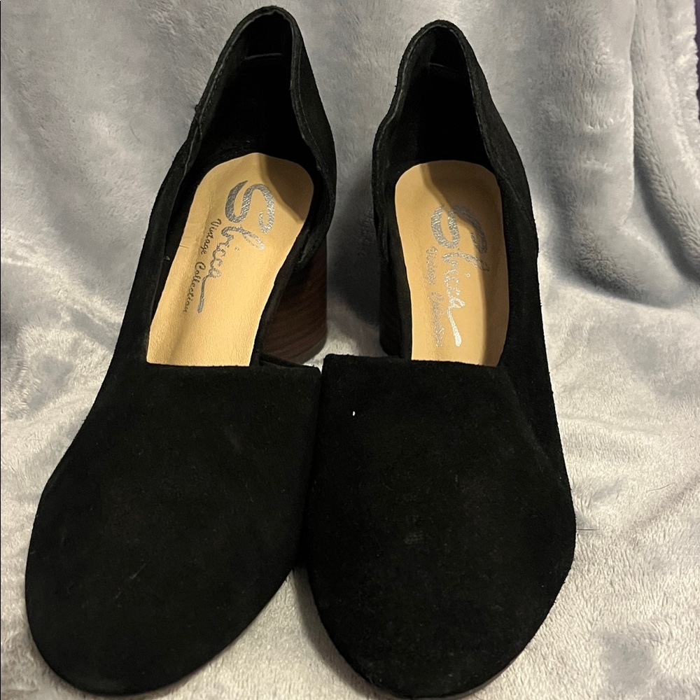 Sbicca Black Suede Heels